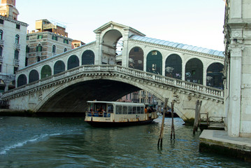 Rialto bridge at sun rise