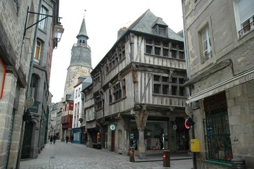 Dinan, rue, église