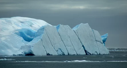 Rolgordijnen Capsized iceberg © staphy