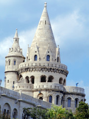 Fototapeta na wymiar Great tower of Fishermen Bastion on the castle hill of Budapest