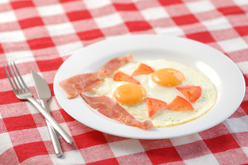 Fried eggs with bacon