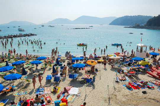 spiaggia - Powered by Adobe