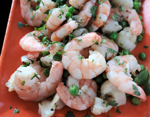 shrimp with peas, cauliflower, onion and cilantro 2
