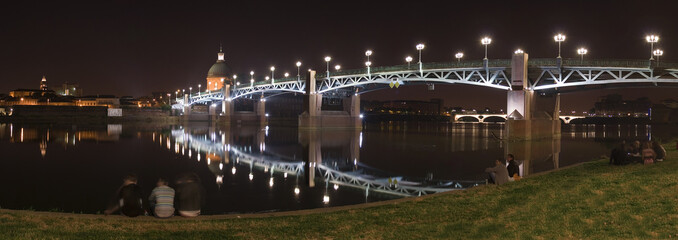 Pont St-Pierre de nuit