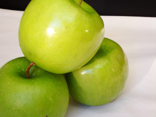 Granny Smith Green Apples 2