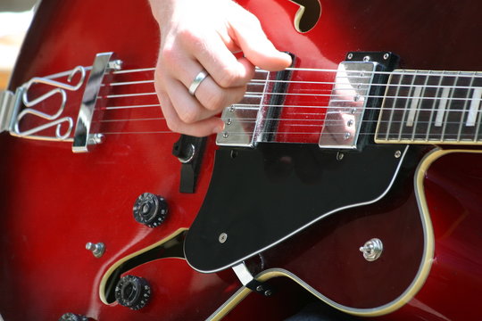 guitare electrique rouge