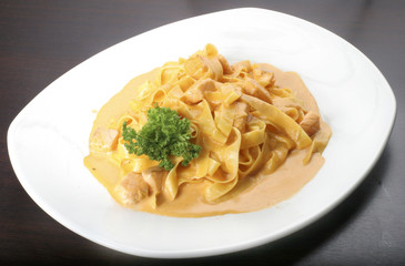 paste with salmon in cream sauce