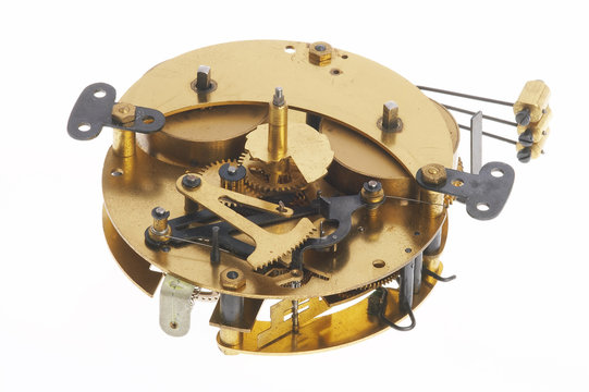 altes goldfarbenes Uhrwerk mit vielen kleinen Zahnrädern