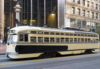 Fototapeta premium Wózek żółto-brązowy