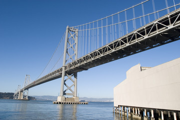 Obraz premium Bay Bridge perspective with dock