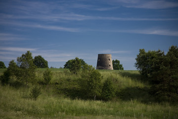 Fototapeta na wymiar landscape whit blue sky and green hill in Poland