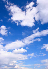 Naklejka na ściany i meble Błękitne niebo i chmury, mogą być używane jako tło