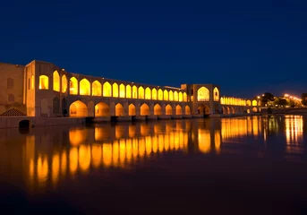 Fotobehang Khaju Brug Khajoo-brug over Zayandeh-rivier, Isfahan, Iran