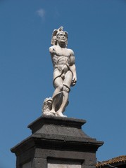 Fototapeta na wymiar Randazzo Old Piracmone posąg gigant