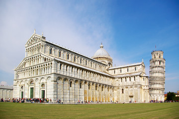 Fototapeta na wymiar Pisa bell tower and cathedral