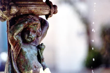 Deurstickers Fontijn standbeeld van een fontein