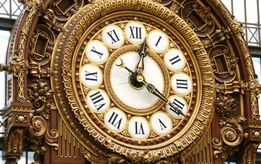 Fototapeta na wymiar Antique francuski zegar kolejowej w Musee d'Orsay