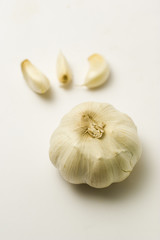 Obraz na płótnie Canvas Garlic on White