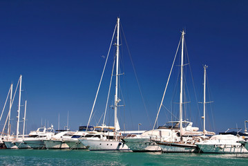 Le port de Saint Laurent du Var sur la Côte d'Azur.
