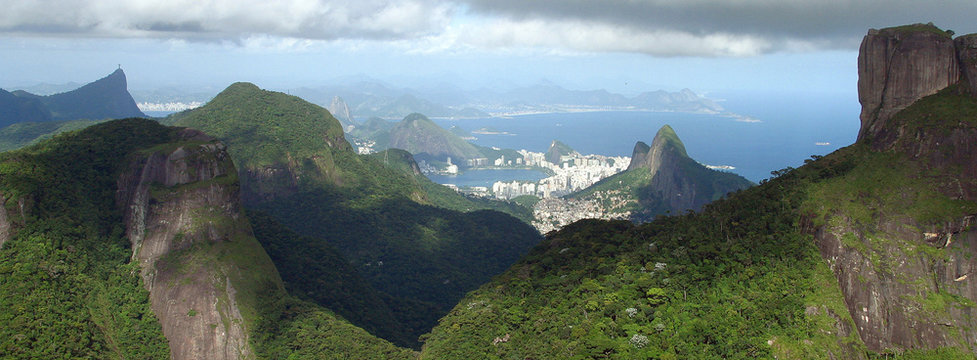 Rio between mountains