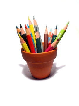 pot de crayons de couleur