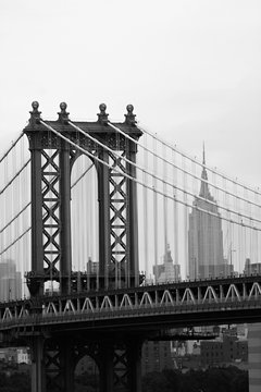 Fototapeta Manhattan Bridge in New York City (Black and White)