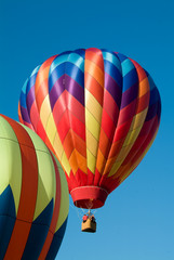 Obraz premium Ascending Hot Air Balloons in a crystal clear blue vermont sky