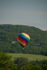 Fototapeta premium Hot Air Balloon flying over Vermont Mountainside