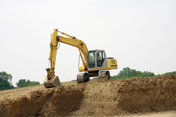 Obraz premium Backhoe on a Pile of Dirt