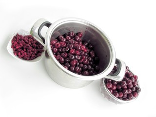 prepearing cherries preserve