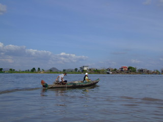 Navigation sur le fleuve Tonle