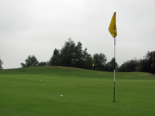Obraz premium Flag and Golf Balls