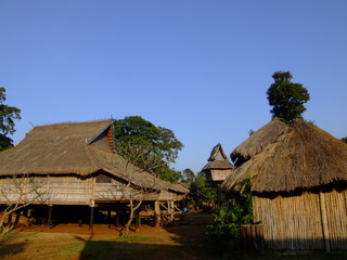 Fototapeta na wymiar Maisons traditionnelles, Laos