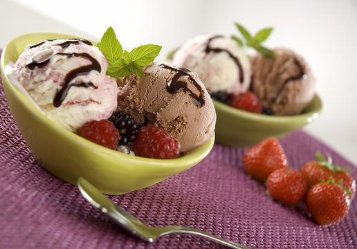 yogurt and chocolate ice cream in a bowl close up