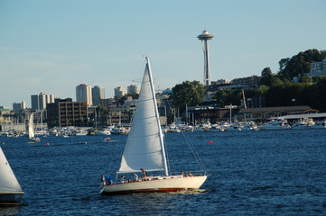 Obraz premium Sailboat and Space Needle