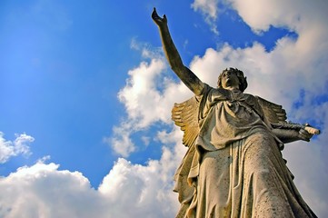 Fototapeta premium angelic victory statue on the blue sky background