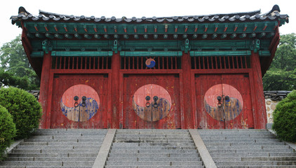 Naklejka premium Entrance to a South Korean temple 