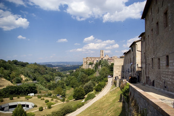 Fototapeta na wymiar View of the fortification near Siena, Tuscany