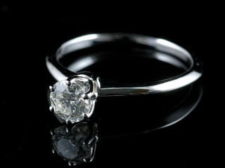 Diamond ring with reflection