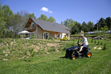 man cutting cutting his lawn