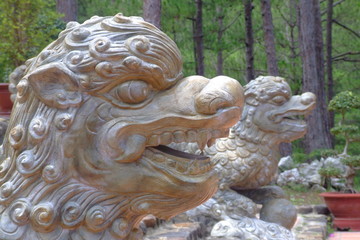 Statues dans un temple Bouddhiste au Vietnam