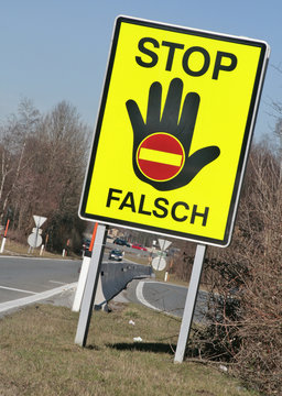Verkehrsschild an einer Autobahn in Österreich
