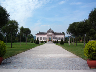 Petit pavillon dans le parc de l'abbaye