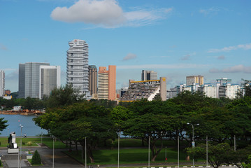 Fototapeta na wymiar modern building and skyscraper in the city