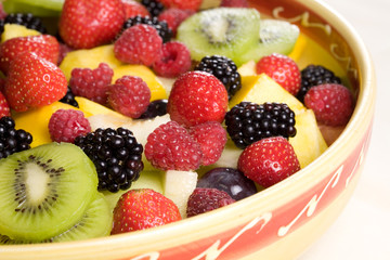 Obraz premium Delicious fruit salad in a bowl