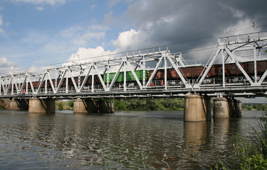Fototapeta na wymiar railway bridge 