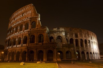 Fototapeta na wymiar Coliseo iluminado