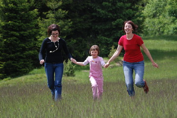 Obraz premium happy girls running in nature