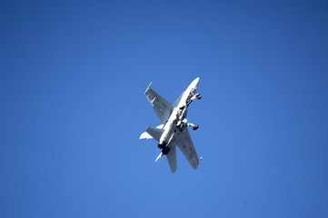 Avion F-18-04