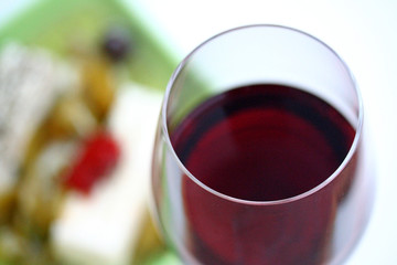 rotwein und antipasti